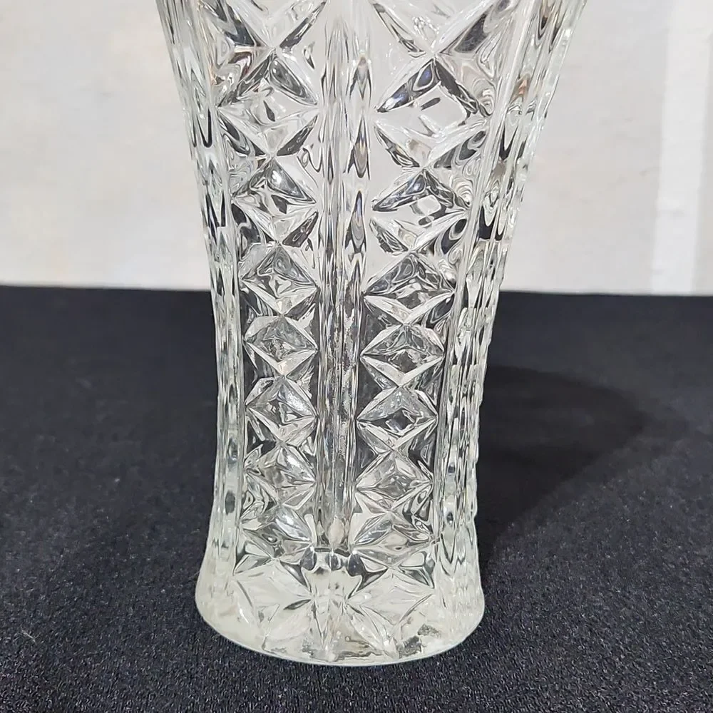 Beautiful Crystal Dorsett Rose Designed Floral Vase